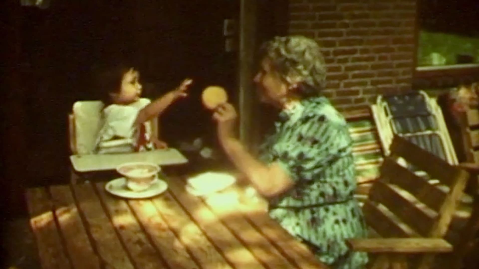 Oma en Chris & de rode auto